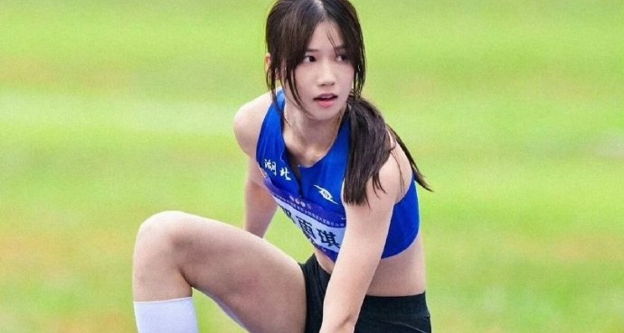 清華跳高美少女邵雨琪回應摘金：這幾年的堅持終於有了回報