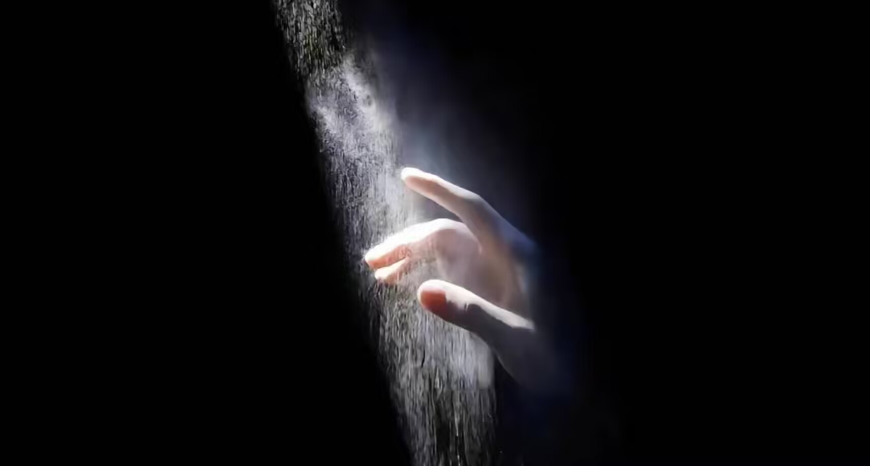 《柏林公寓》：十指間，百年浮光紛紛落