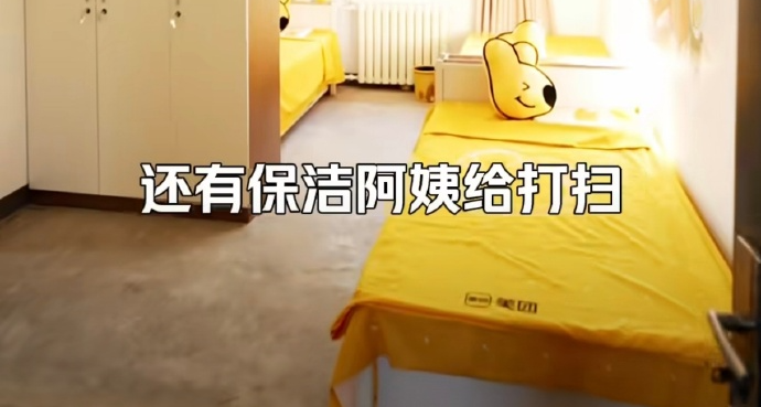 美团外卖小哥在骑手公寓排队选房，目前已在北京、深圳、重庆试点