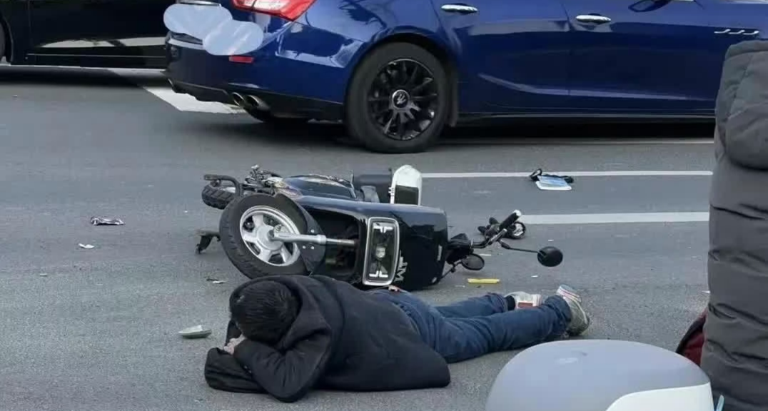 领导和我住一幢楼，知道我每天开车，请问我怎么避免领导蹭车？