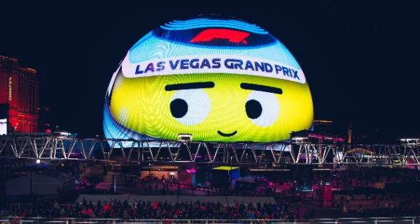 F1拉斯维加斯站：维斯塔潘逆袭夺冠，诺里斯第二、拉塞尔P3！