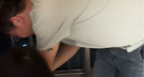 河北一男子喝斷片後向妻子展示放“私房錢”地方：浴室燈、馬桶蓋