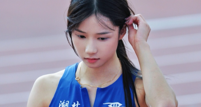 清华跳高女神邵雨琪回应夺冠：我不是天才，我认真走完每一小步