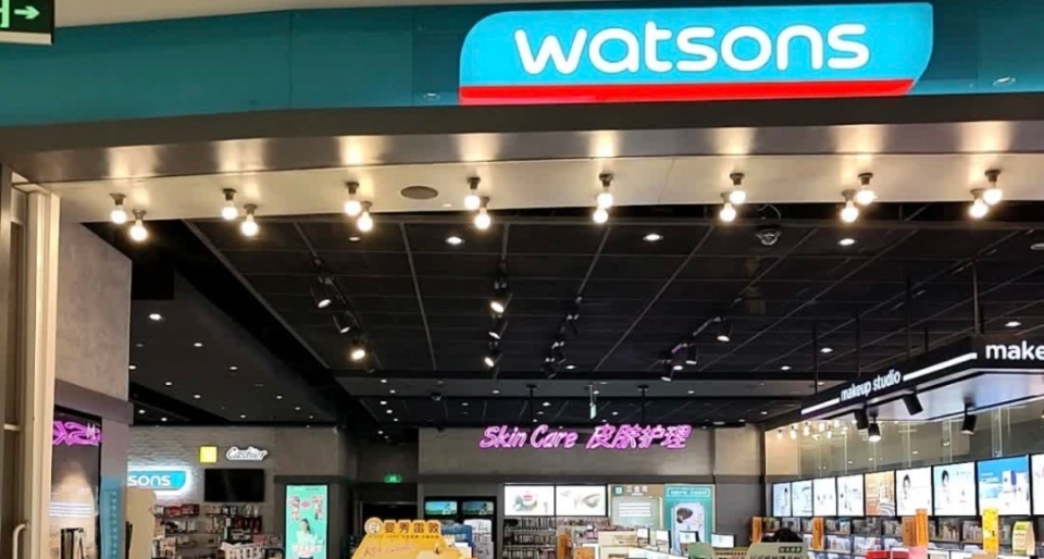 屈臣氏CEO在香港跳海救人，全程只花了48秒：能夠幫忙是我的榮幸