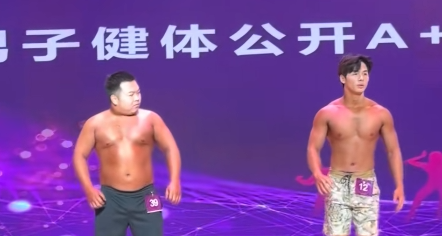 重慶一小胖子混入健美比賽！動作都是現抄，網友：膽氣比肌肉頂