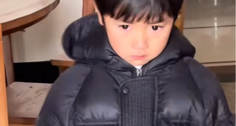 衡陽一 6 歲男孩反覆發燒後臉變超黑，媽媽：膚色在逐漸恢復中