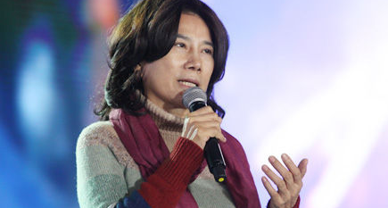 格力股東會，董明珠已“少說話”，僅在交流環節才第一次拿起話筒