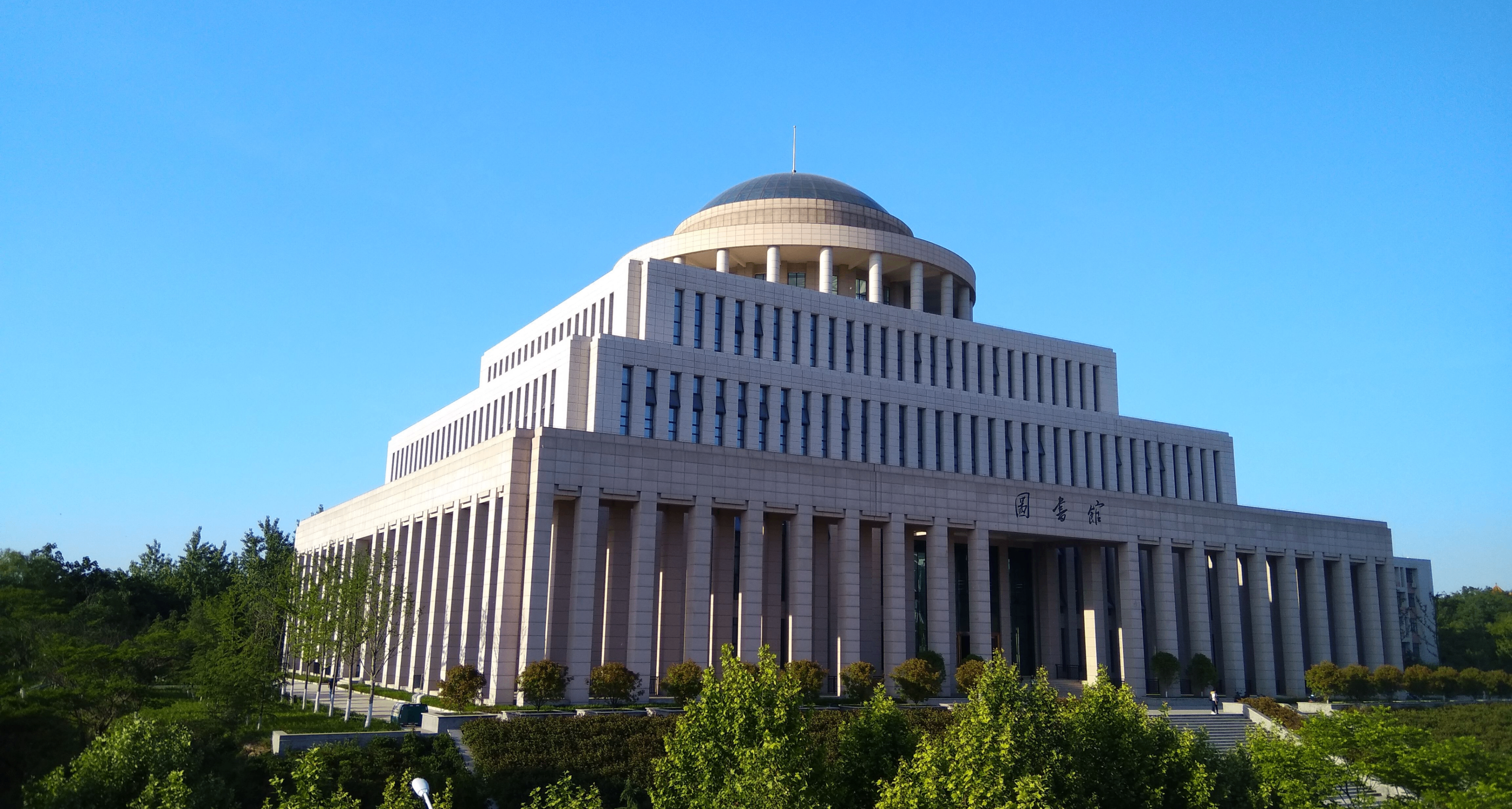 学校回应校招现月薪1900元保洁岗：部分学生想前往大城市先落脚