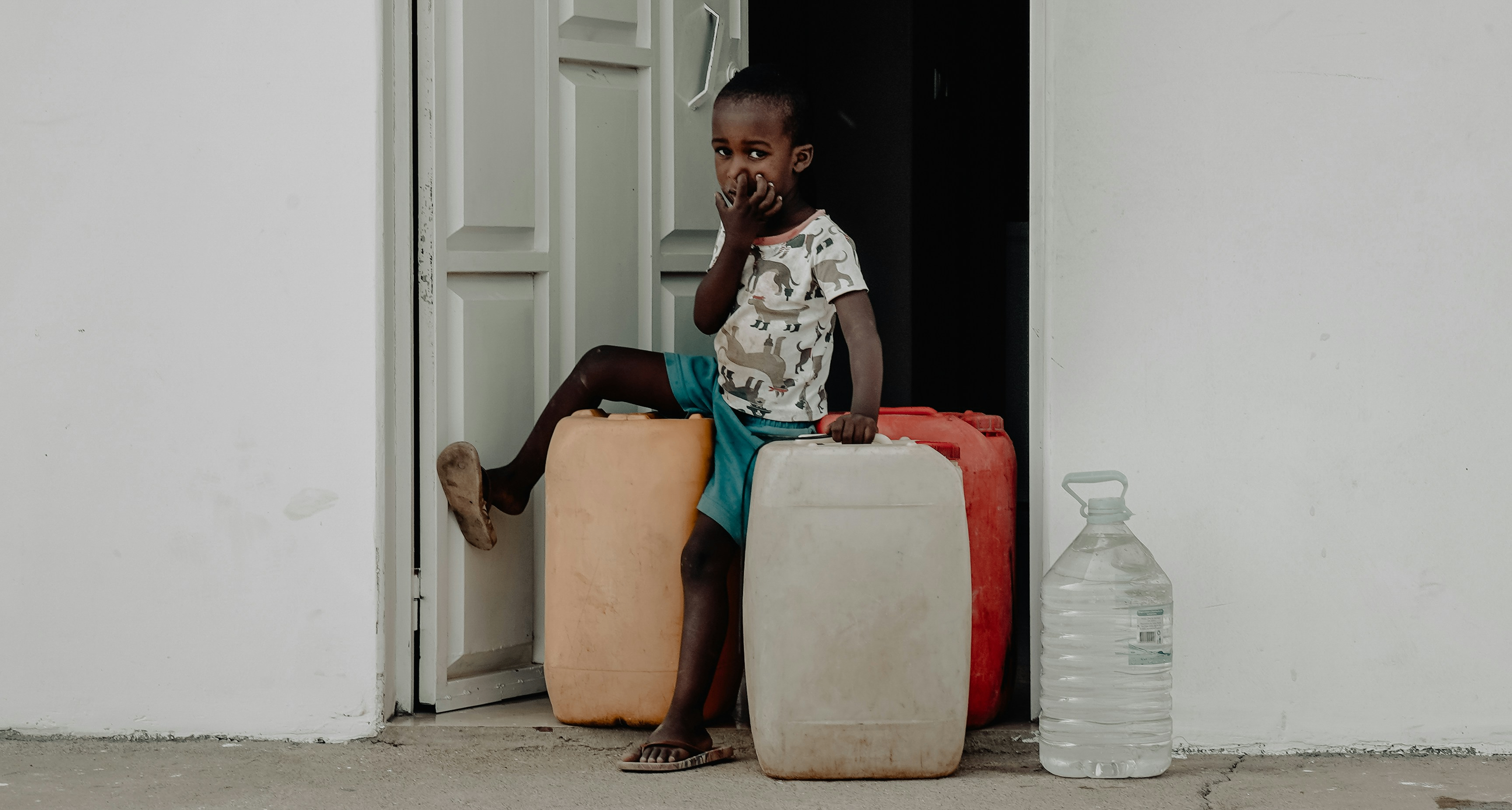 最新研究表明，挖鼻孔可能會增加患阿爾茨海默病的風險