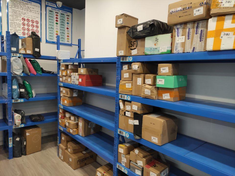 一年躺赚20万的快递驿站，开始塌房了。