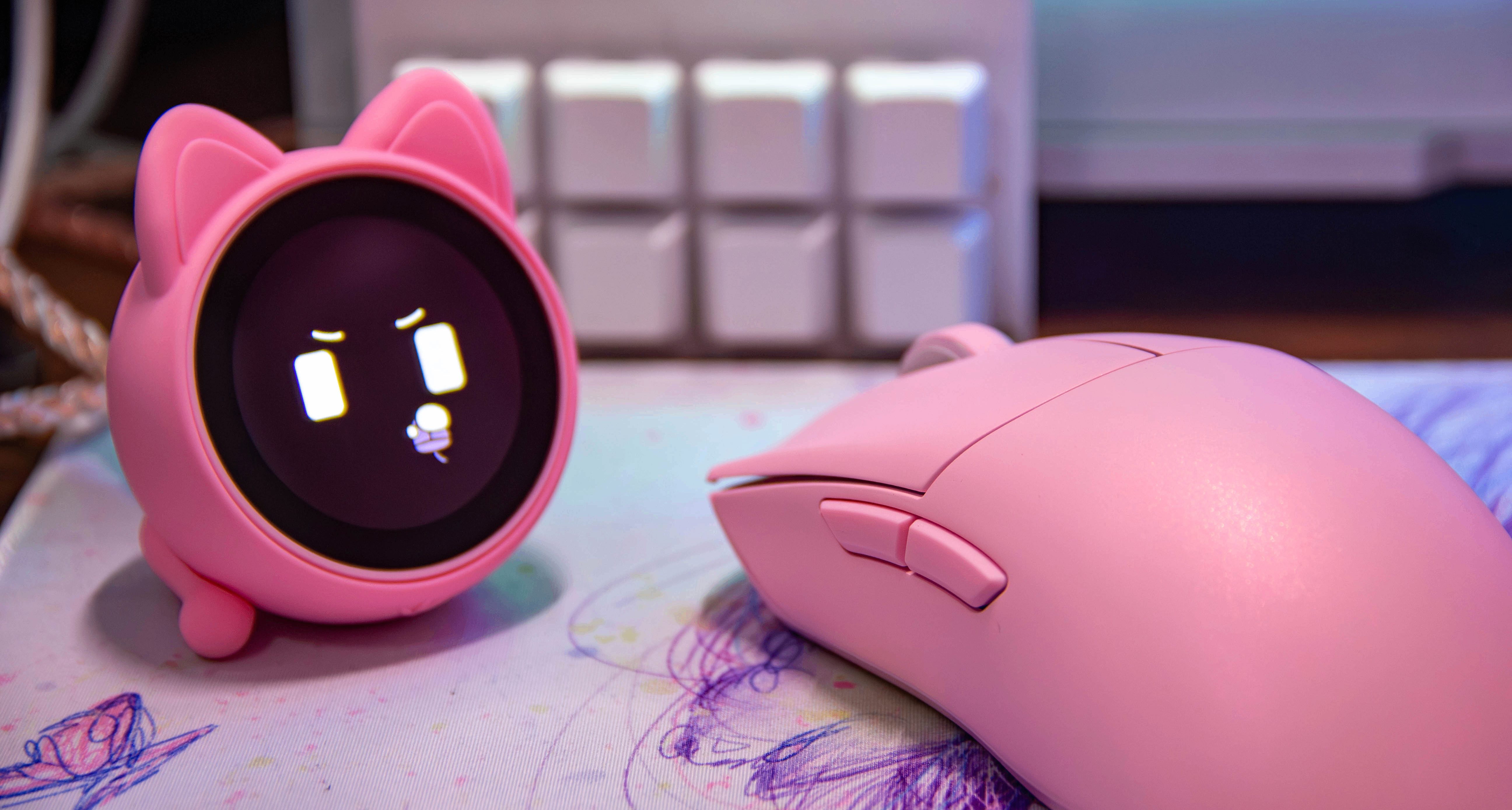 895的无孔镁合金鼠标，8K接收器还支持语音操作？！|万灵 幻