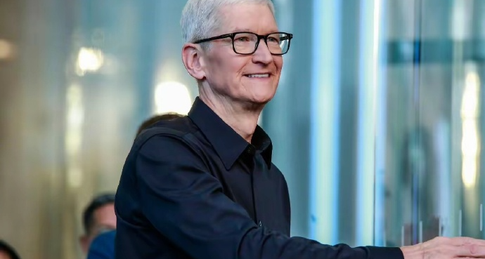 庫克被曝頻繁手震，知情人：健康狀況良好，否認流傳的傳聞