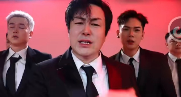 網紅直播模仿張頌文在線人數超 2 萬，1 分鐘視頻報價 2 萬