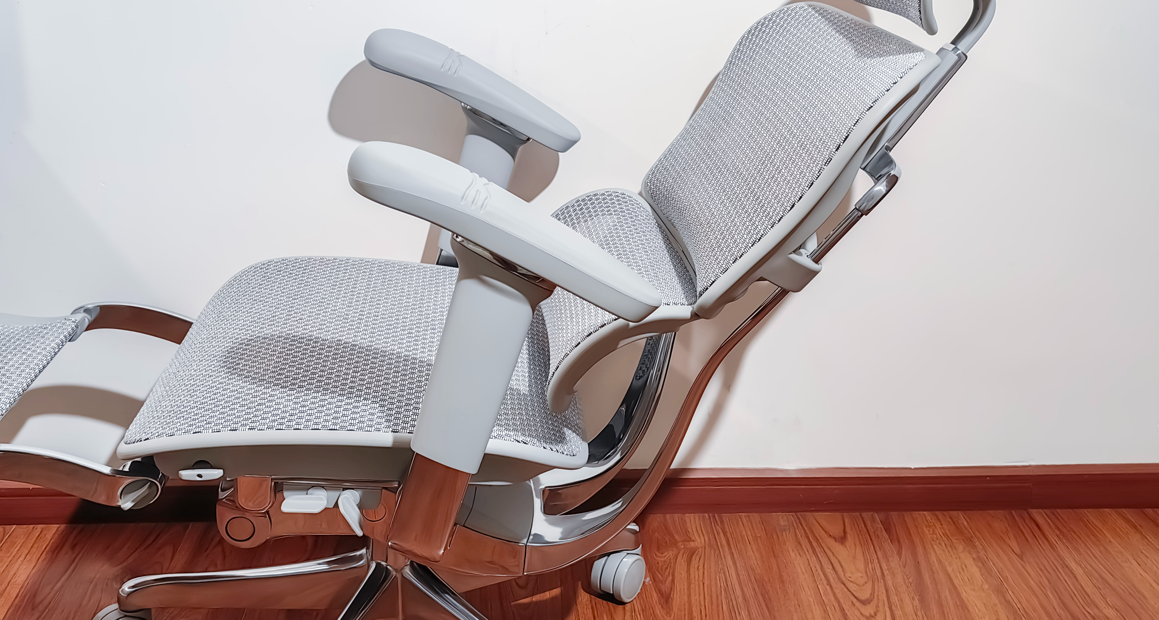 都是工學椅，把500塊的換成3000塊的後，才明白不是價格最大差距