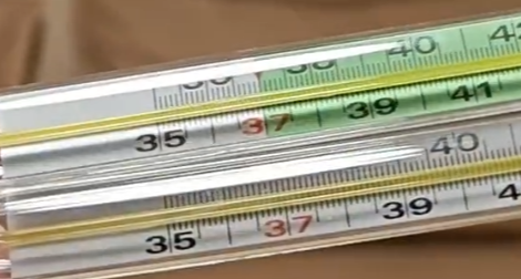 無汞玻璃體溫計甩了百餘次未成功，網友：怪不得體溫計變難甩了