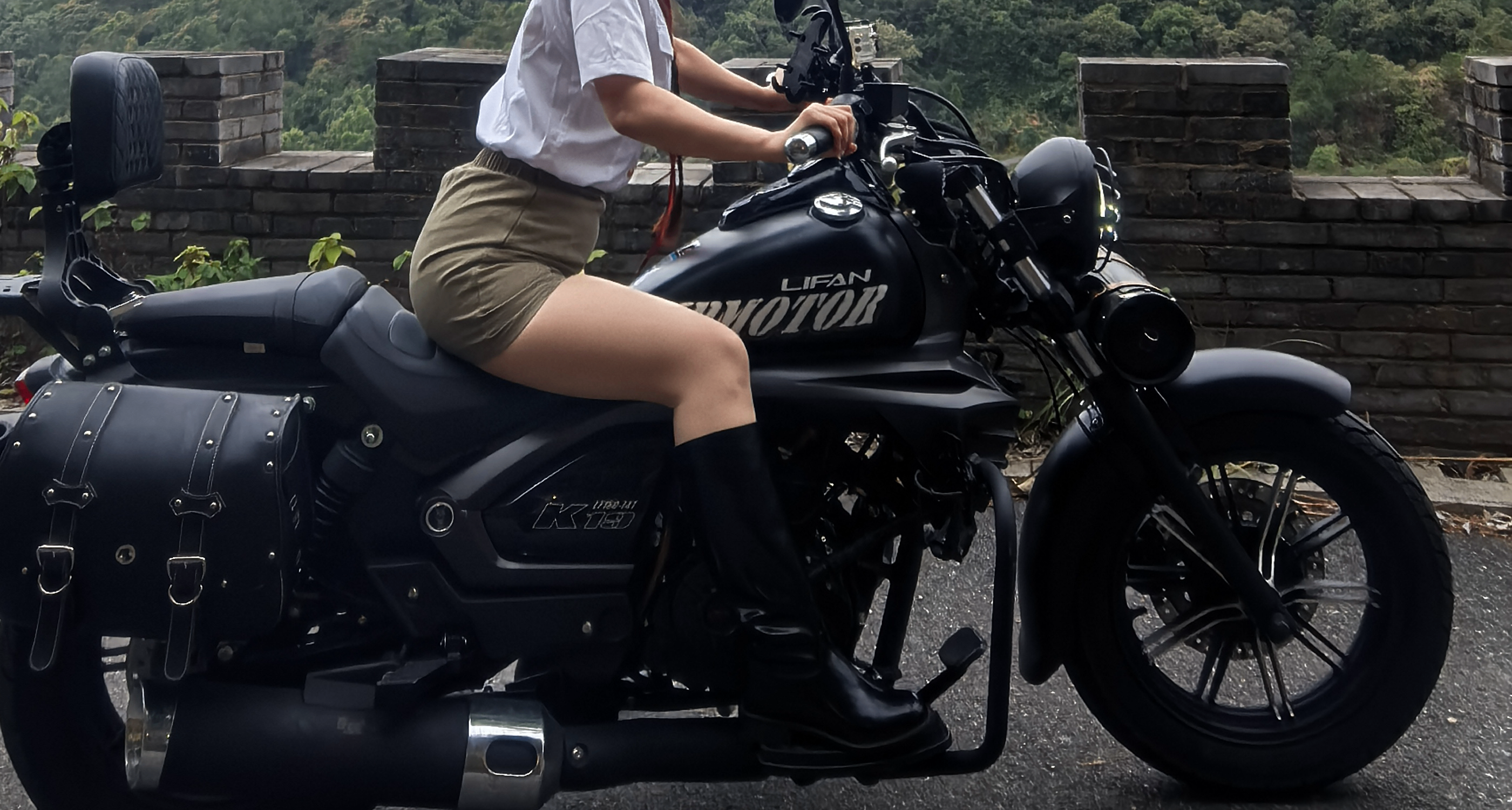 社恐製作人，穿肉絲cos李曉萌來跑山了，扎西德勒!