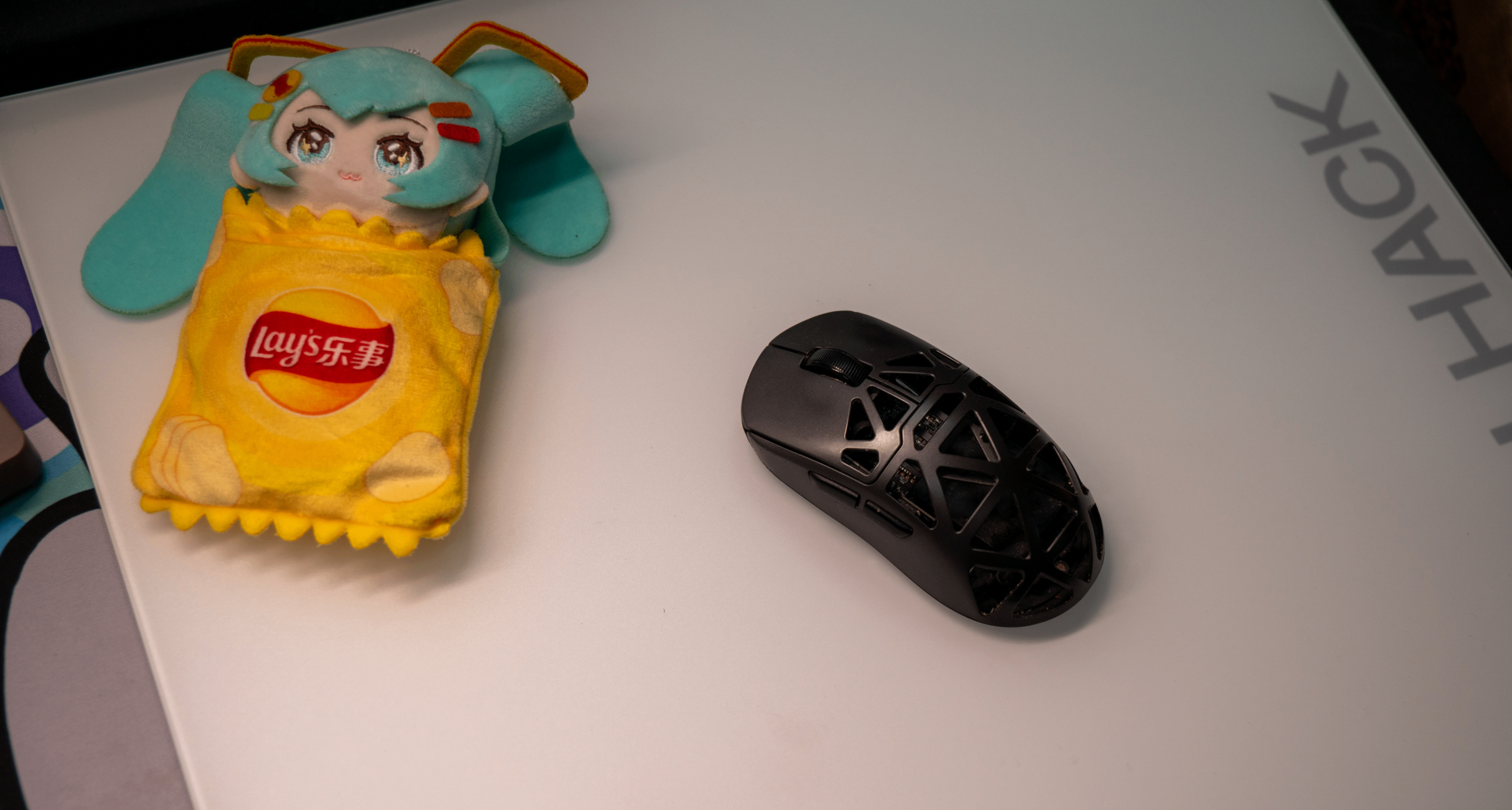 我宣佈，FPS低敏就得配玻璃墊！誰贊成誰反對？