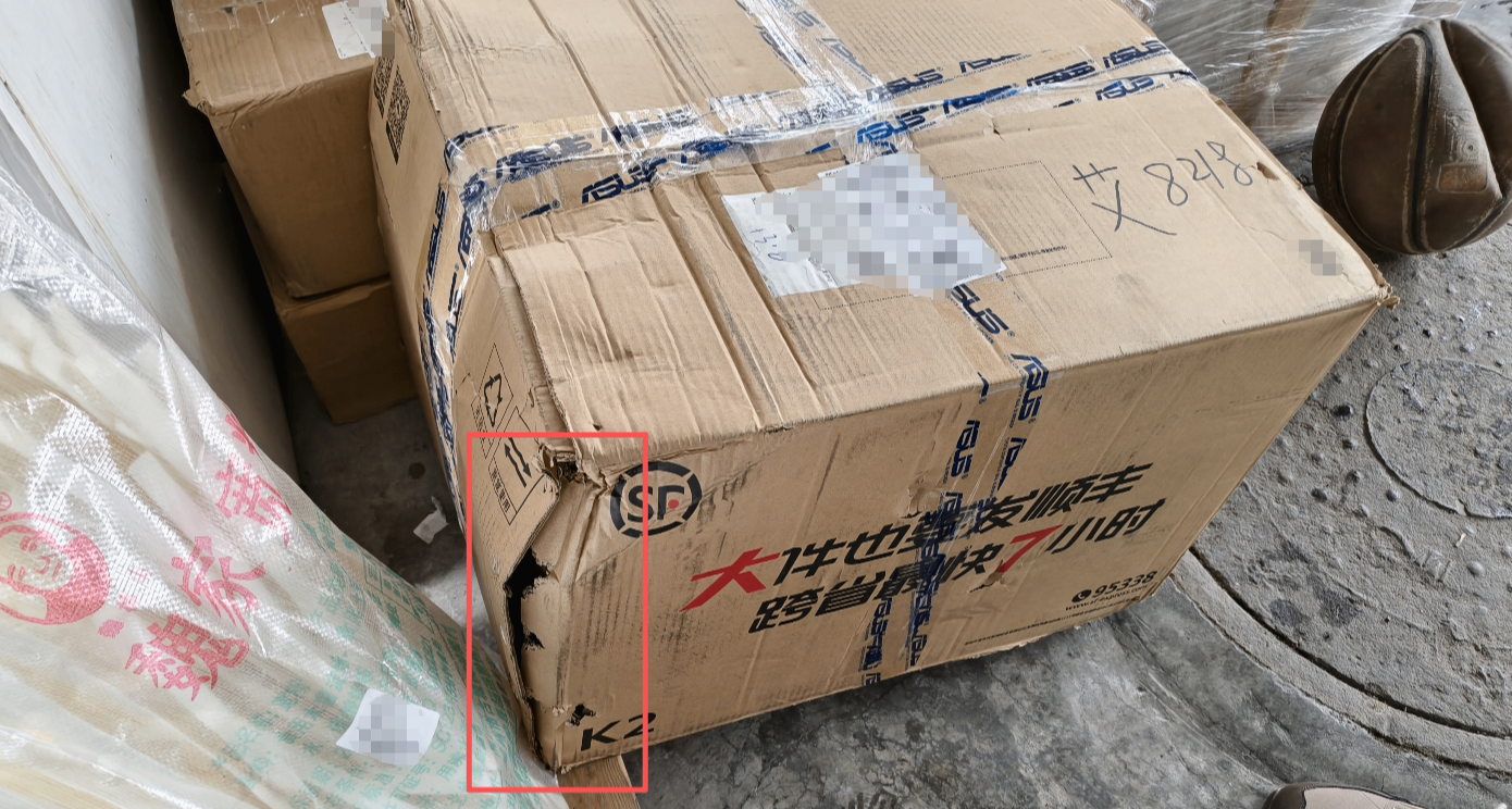 賣給新疆粉絲的電腦，機箱被摔成了渣