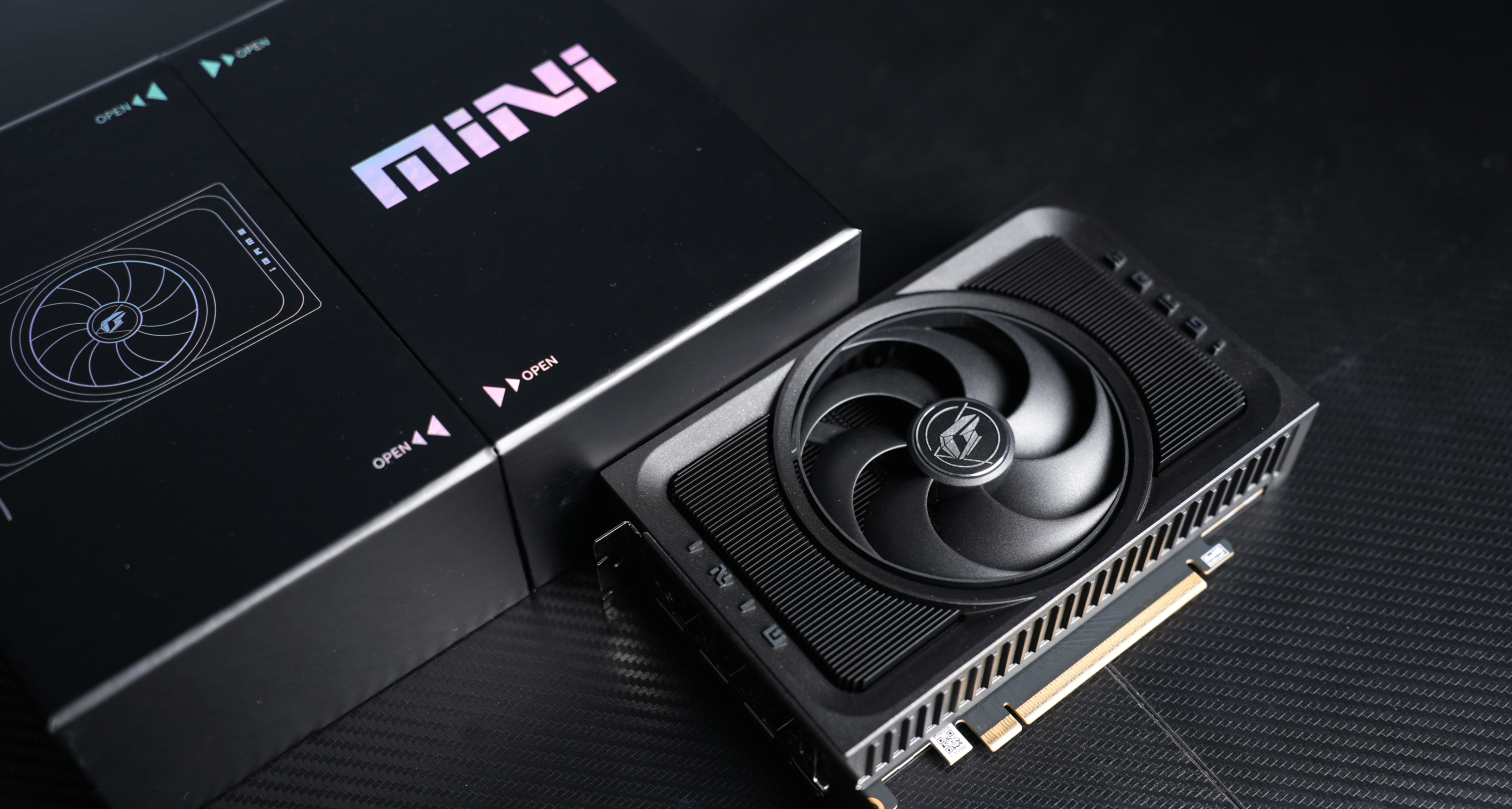 ITX新品顯卡 iGame RTX 5070 Mini OC 12GB 開箱