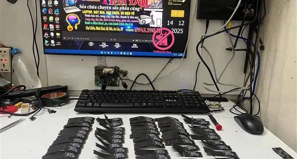 10歲熊孩子掰斷老爹50塊三星M.2 SSD！價值1億越南盾