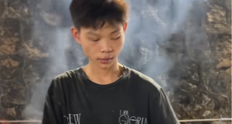 深圳 16 歲少年賣烤雞日入過千，本人回應：每月給家裏打幾萬