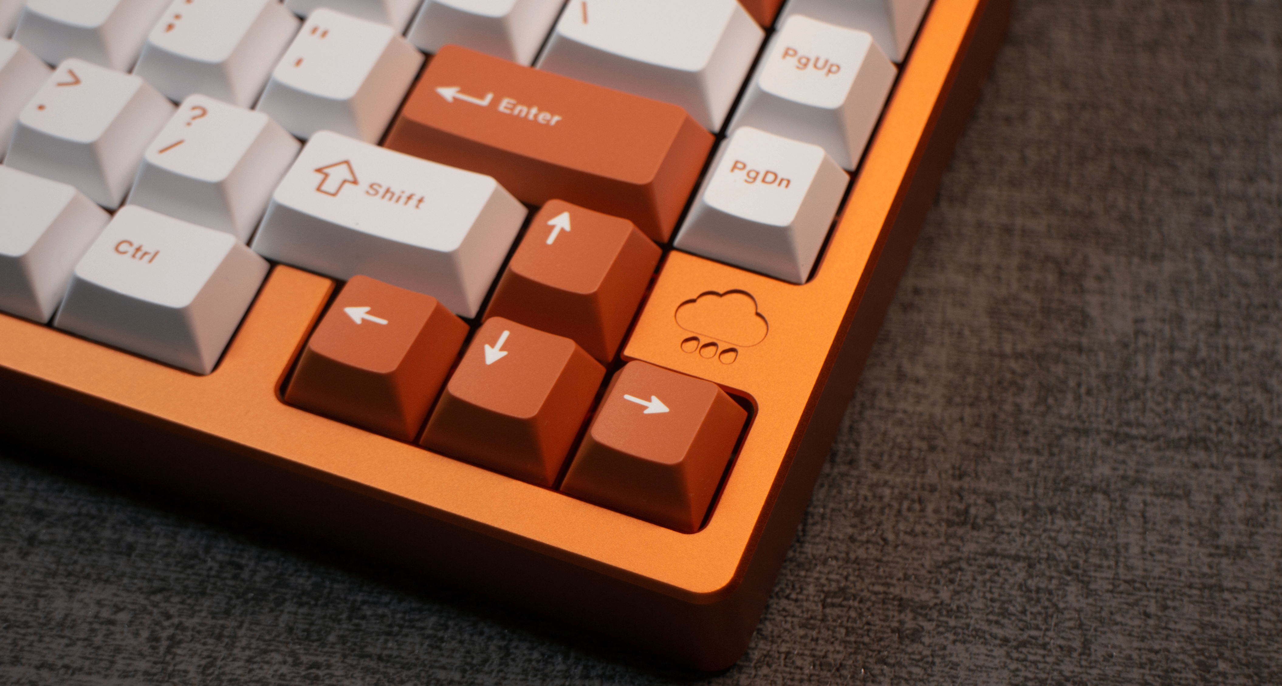 总算见到键圈奇迹了，铝坨坨键盘最严厉的父亲！——WOB 雨75