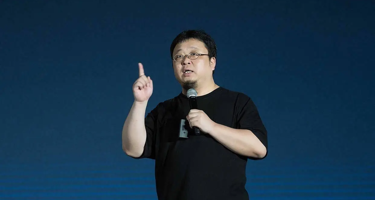 羅永浩隱藏嘲諷網友用紅米 K80 博文，此前羅永浩還給紅米K80帶貨