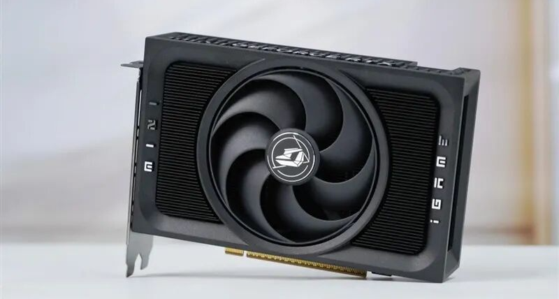 高性能迷你显卡！七彩虹iGame RTX 5070 Mini OC 12GB评测