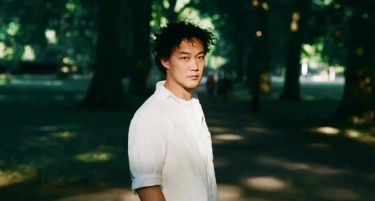 有一个爱唱歌的泡面头--陈奕迅