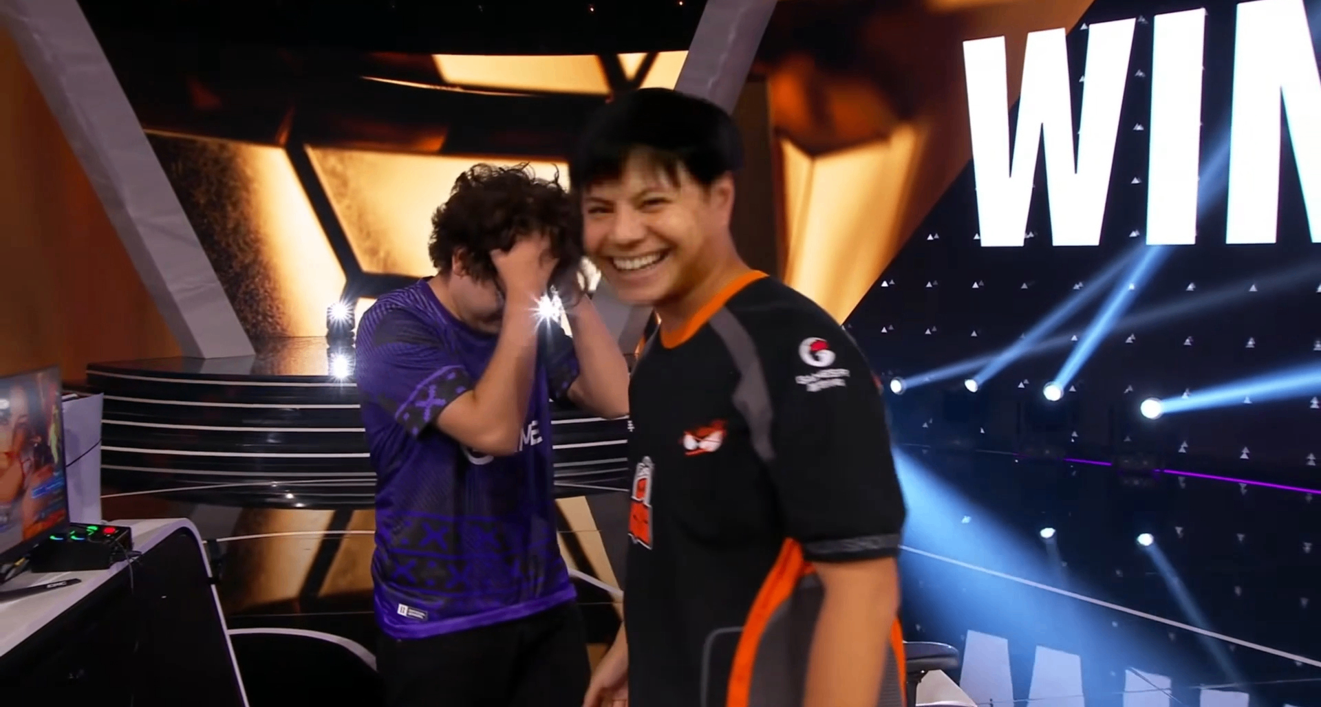 你一定不知道，这一年小孩曾卓君到底经历了什么——