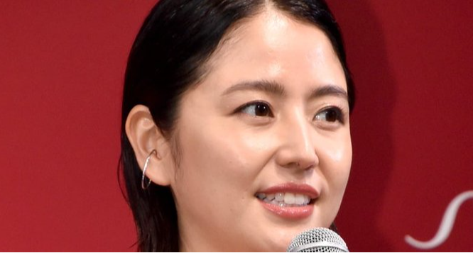 長澤雅美宣佈與電影導演福永壯志結婚