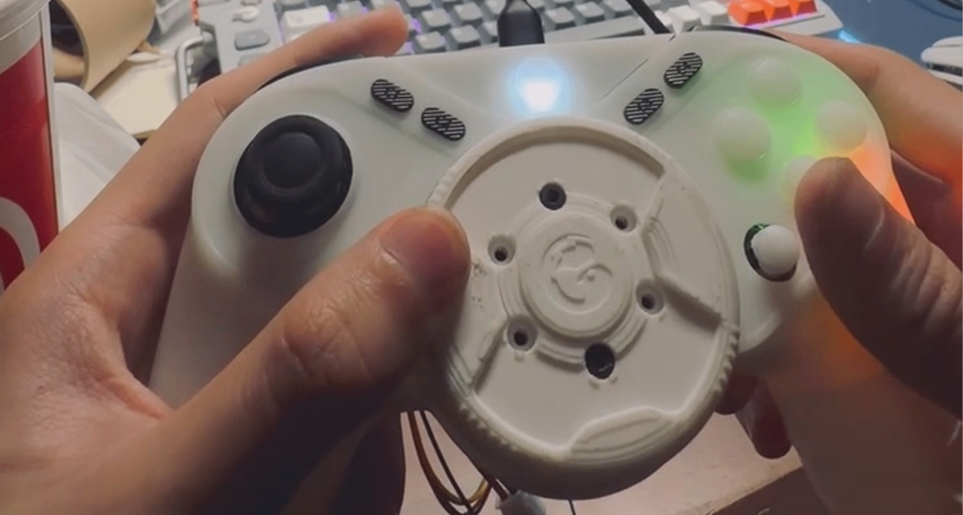 全球最小？自研力反馈？提前看看方向盘手柄代号S的赛车游戏表现