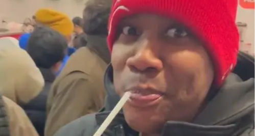 CBA傳奇球星馬布裏探店蜜雪冰城：：1.99 刀檸檬水在紐約絕了