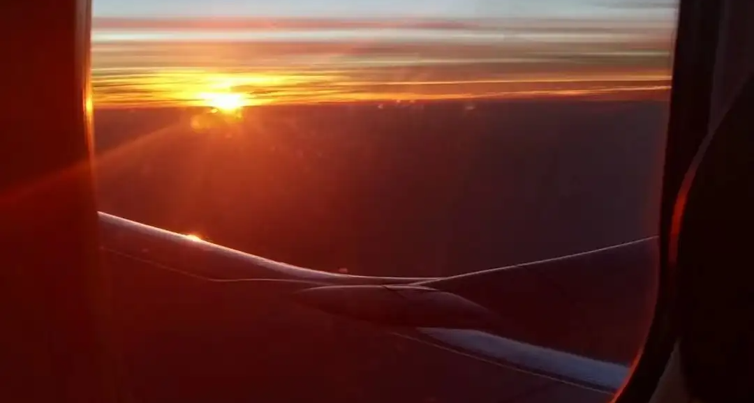 【冷百科】飞机窗户为什么大多是圆的而不是方的？