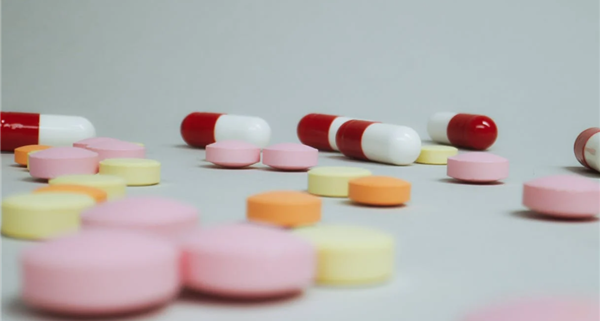 男子一生病就自行购买抗生素吃：生出超级细菌