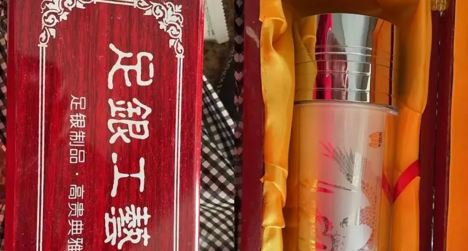 买钻戒送的足银保温杯现在比戒指还值钱了，为啥白银涨得这么猛？