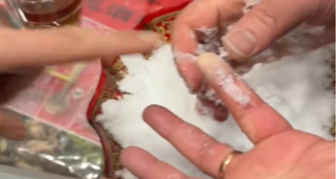 手指冻白了为什么要用雪搓？