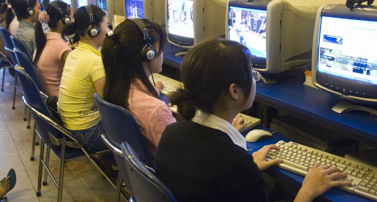 为什么会玩手机的越来越多，会玩电脑的反而变少了？