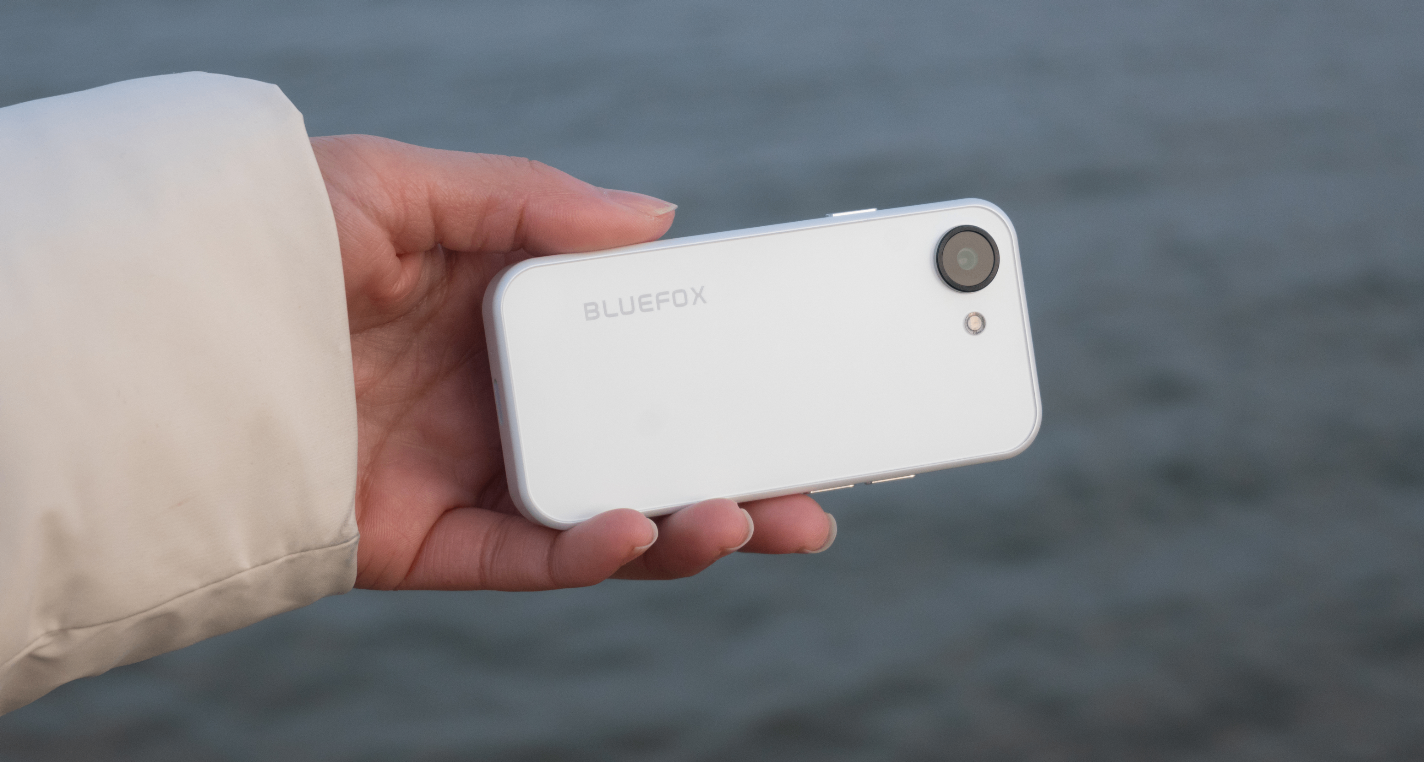 小屏党狂喜！百元4寸超迷你小屏手机，功能还巨齐全：蓝狐NX1