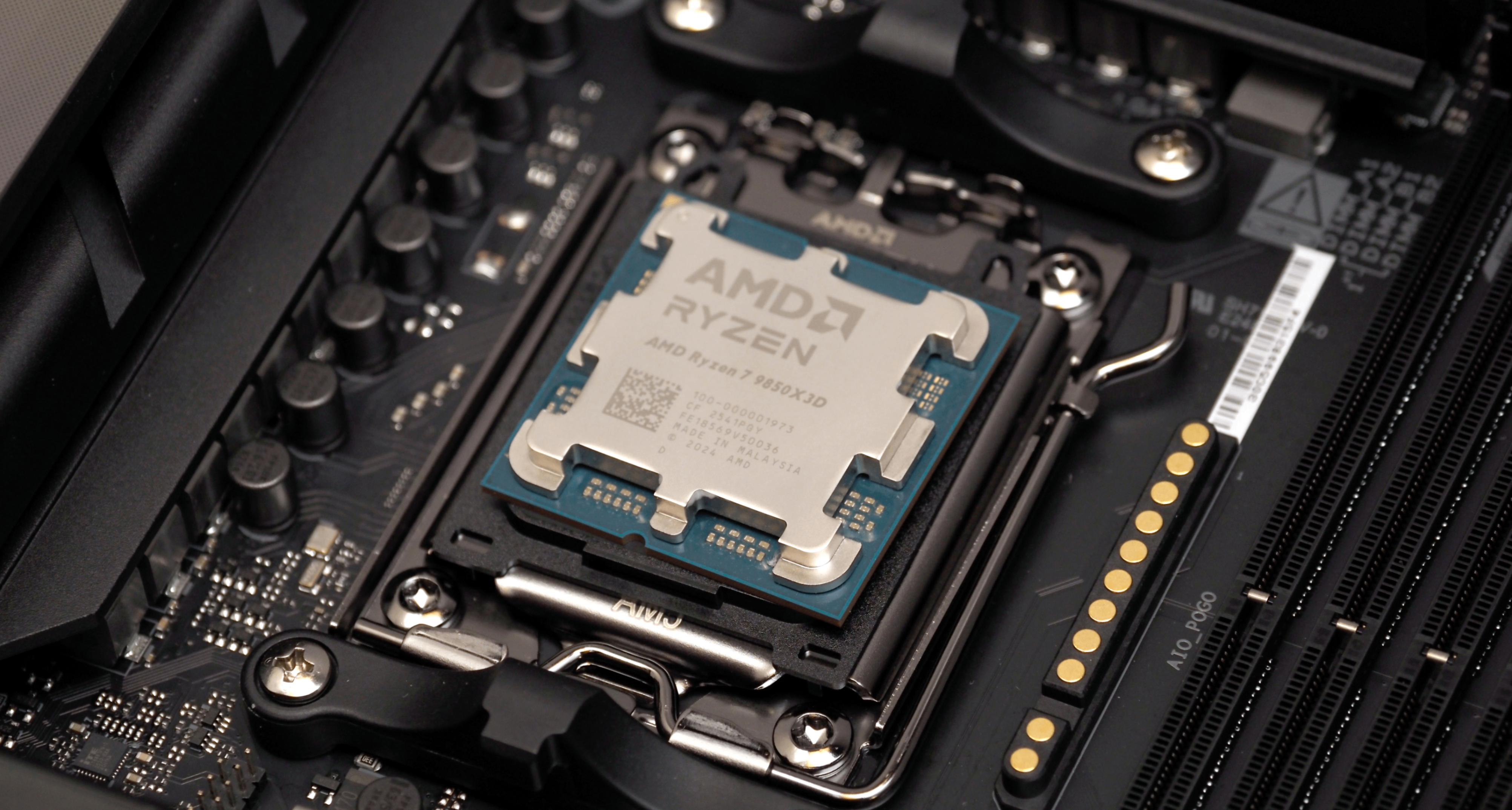 这下只能打空气了！没有对手的AMD锐龙R7 9850X3D首发评测