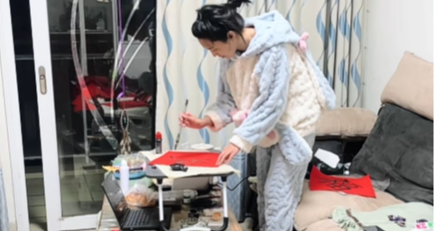 又闯祸啦？网红呆呆继摇人按猪后又计划送春联，喊话网友想方法