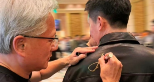 英伟达员工晒年会最牛年终奖，黄仁勋霸气亲笔在皮衣上签名