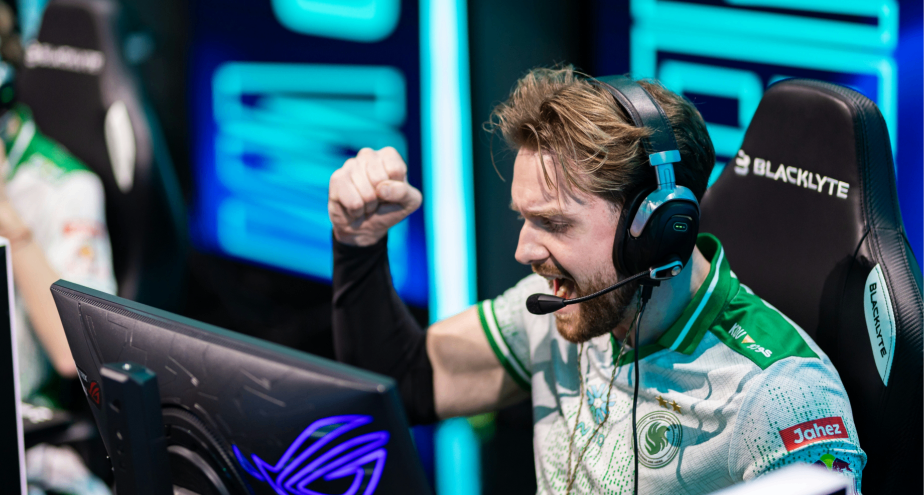 科維奇看科維奇！NiKo沉迷網球比賽！