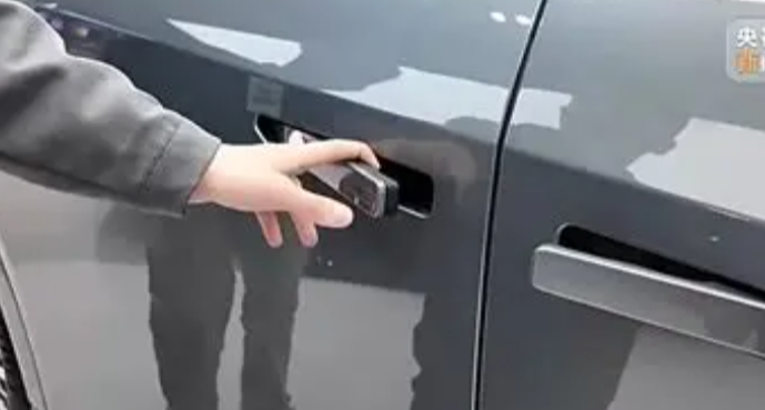 全球首例！我國將禁止隱藏式車門把手！