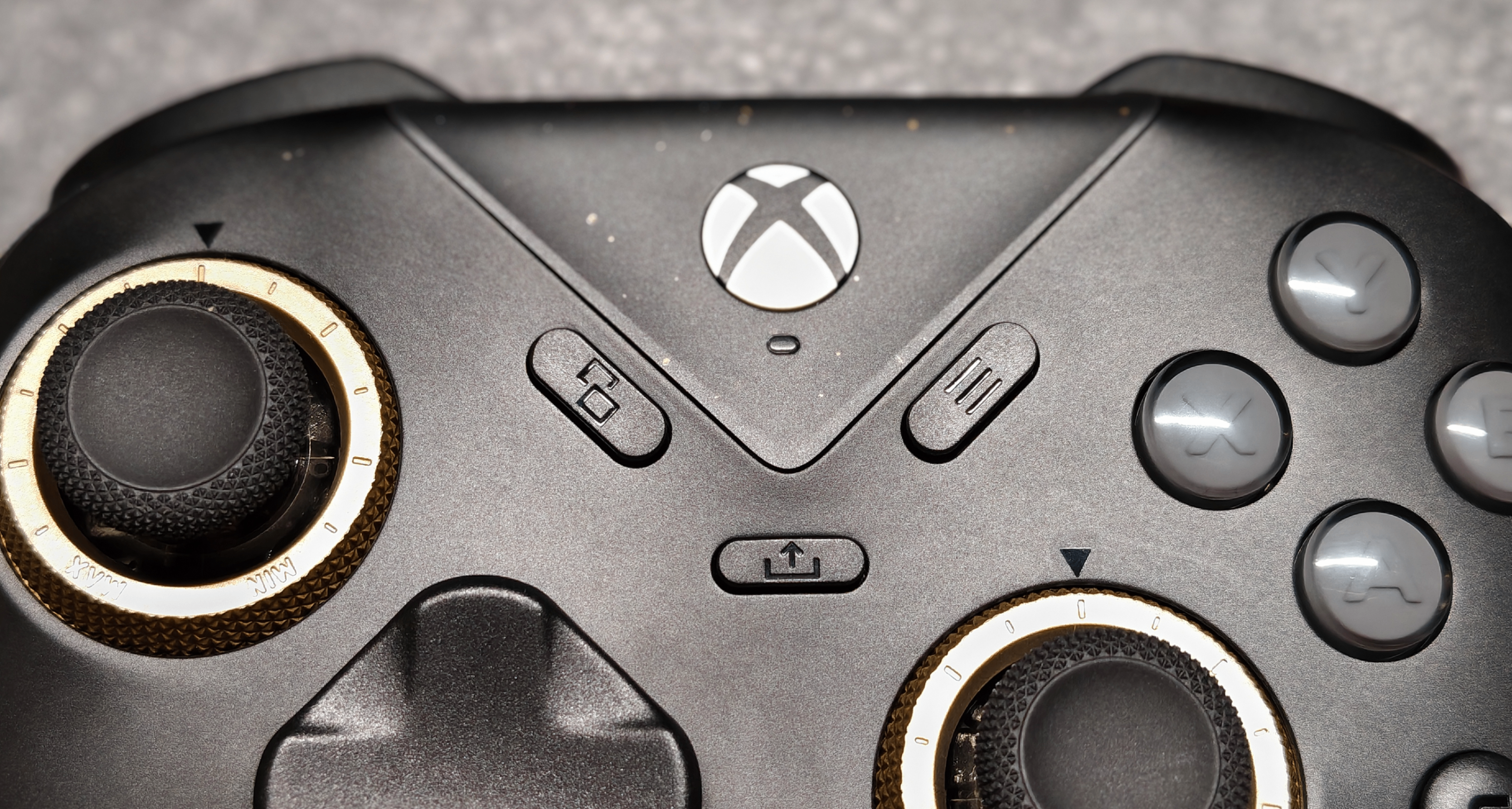 半年等來的手柄，到底值不值得入手？測完我驚呆了