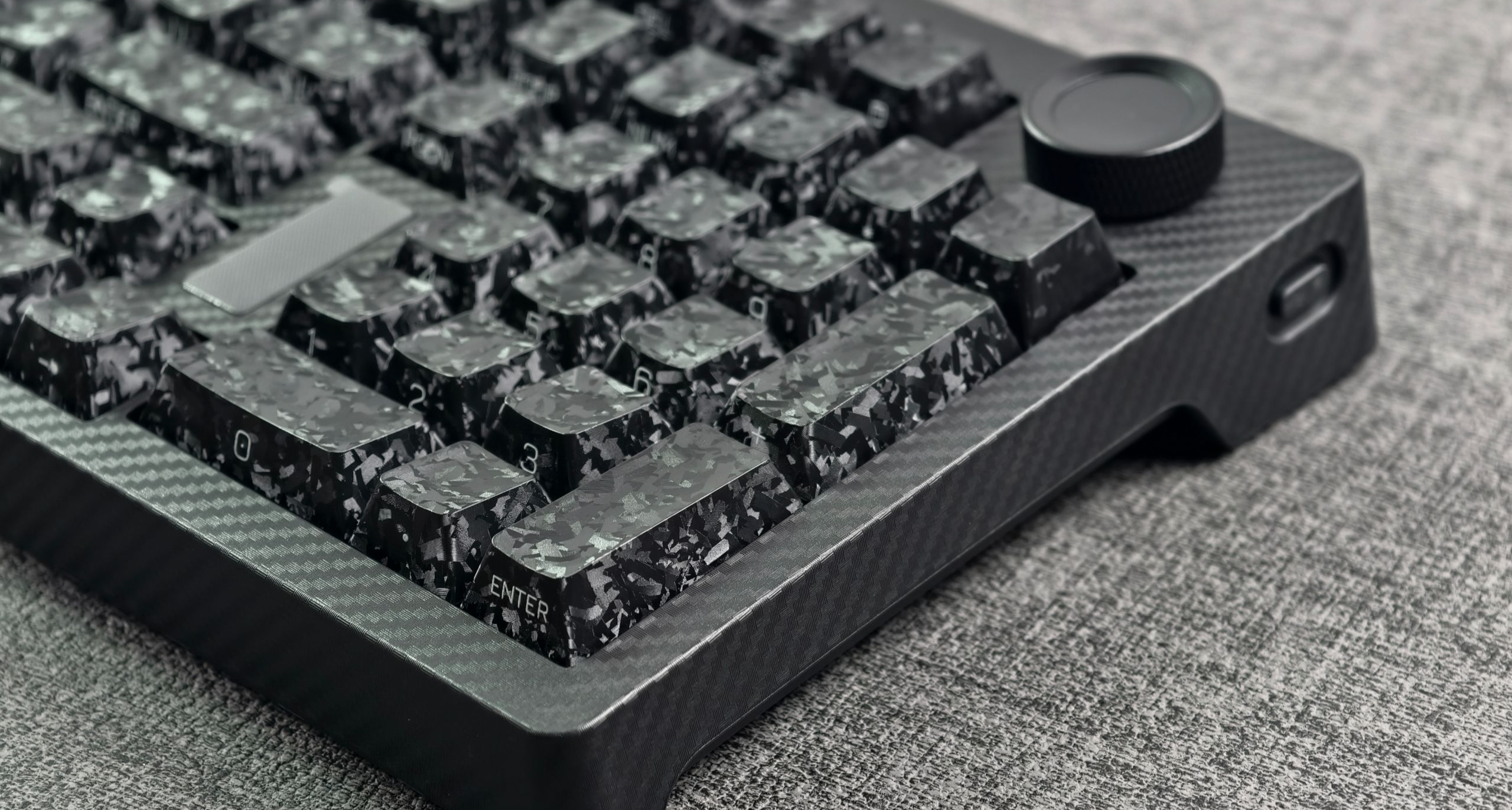 碳纖維殼體+全新鍵帽，這款青龍鍵盤你喜歡嗎？