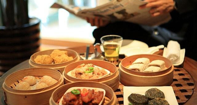 【冷百科】广东人爱喝的“早茶”里都有啥呢？早茶文化又从何而来