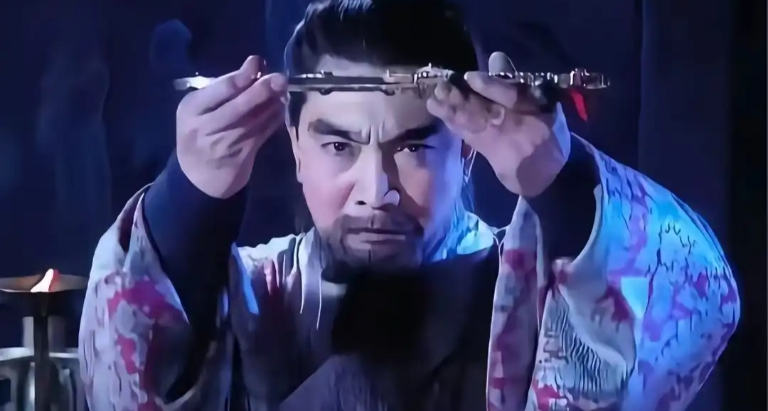 曹操不啰嗦，一心要拿荆州，用阴谋阳谋明说暗夺的摸