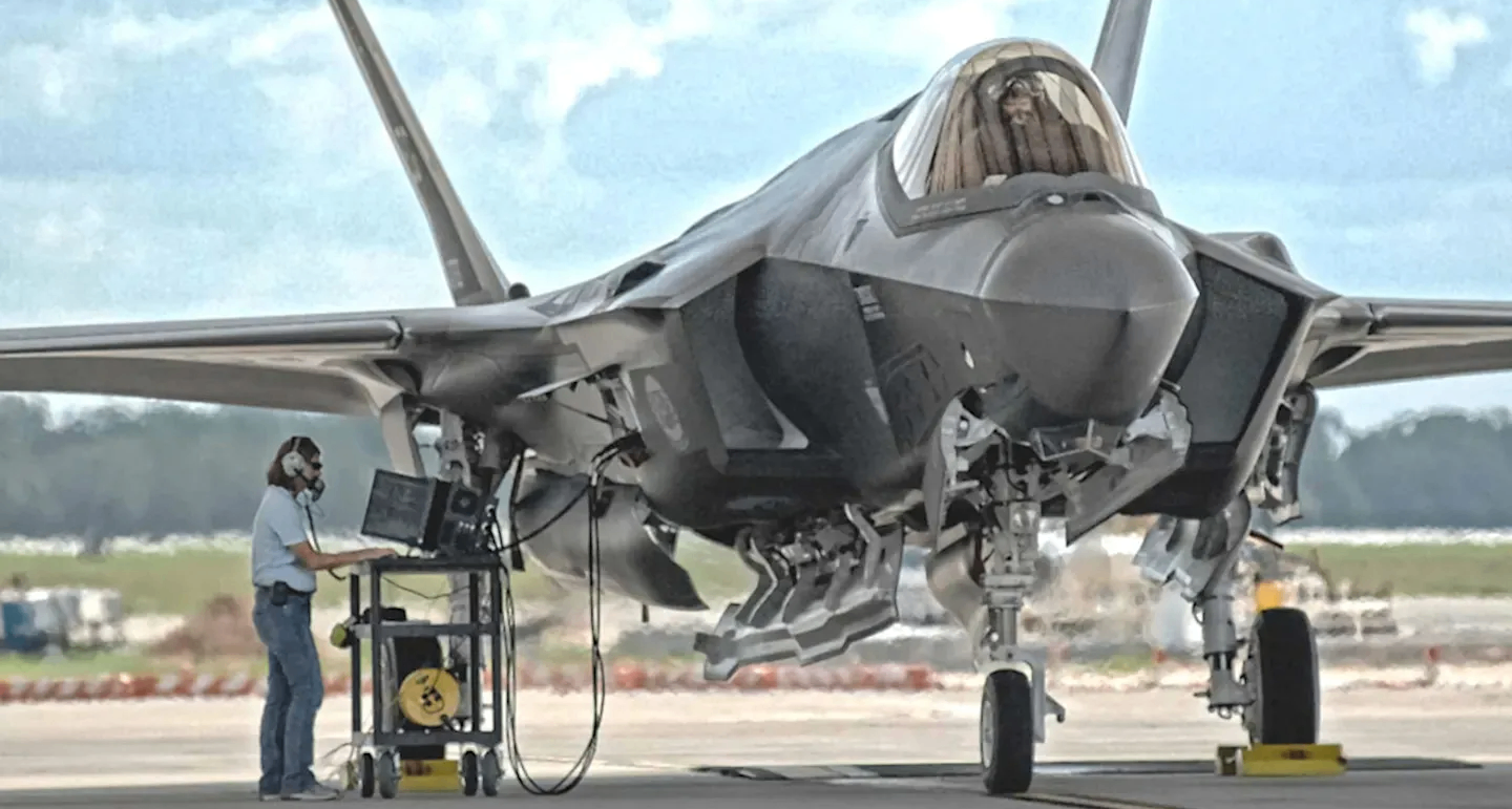 荷蘭國防部官員稱 F-35 戰機可實現類似 iPhone 的“越獄”