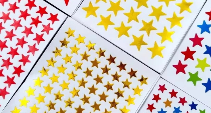 我的童年是这种五角星贴纸，还有